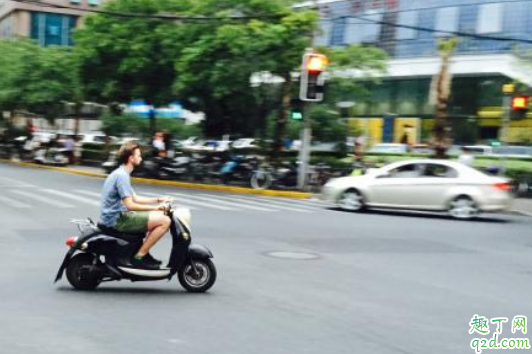 電動(dòng)車電瓶充電很快充滿是怎么回事 電瓶車為什么充不進(jìn)電怎么辦3